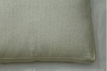 中古　美品　arflex(アルフレックス)　sona(ソーナ)　ファブリックが高級感を醸し出すクッション　定価約5.5万円　(R-083210)