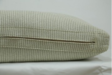 中古　美品　arflex(アルフレックス)　sona(ソーナ)　ファブリックが高級感を醸し出すクッション　定価約5.5万円　(R-083210)