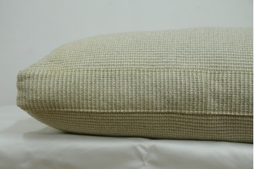 中古　美品　arflex(アルフレックス)　sona(ソーナ)　ファブリックが高級感を醸し出すクッション　定価約5.5万円　(R-083210)