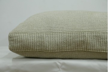中古　美品　arflex(アルフレックス)　sona(ソーナ)　ファブリックが高級感を醸し出すクッション　定価約5.5万円　(R-083210)