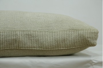 中古　美品　arflex(アルフレックス)　sona(ソーナ)　ファブリックが高級感を醸し出すクッション　定価約5.5万円　(R-083210)