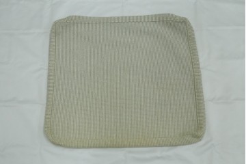中古　美品　arflex(アルフレックス)　sona(ソーナ)　ファブリックが高級感を醸し出すクッション　定価約5.5万円　(R-083210)