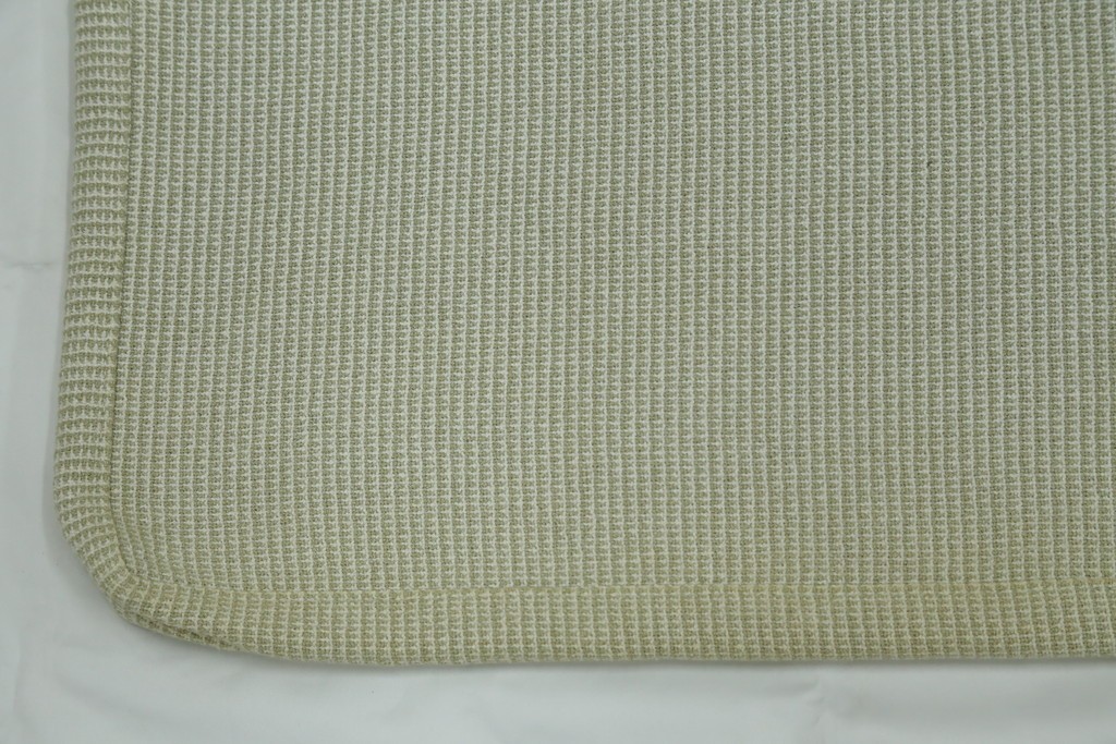 中古　美品　arflex(アルフレックス)　sona(ソーナ)　ファブリックが高級感を醸し出すクッション　定価約5.5万円　(R-083210)