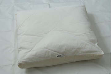 中古　美品　arflex(アルフレックス)　sona(ソーナ)　ファブリックが高級感を醸し出すクッション　定価約5.5万円　(R-083210)