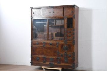中古　美品　伝統民芸　岩谷堂箪笥　重厚感あふれる佇まいに美しい木目が印象的な茶棚(茶箪笥、収納棚、食器棚、引き出し、バラ売り可能)(R-083212)