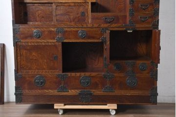 中古　美品　伝統民芸　岩谷堂箪笥　重厚感あふれる佇まいに美しい木目が印象的な茶棚(茶箪笥、収納棚、食器棚、引き出し、バラ売り可能)(R-083212)
