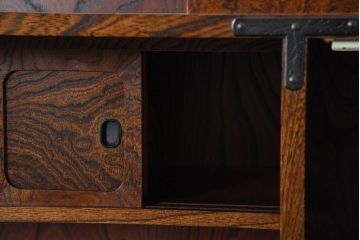 中古　美品　伝統民芸　岩谷堂箪笥　重厚感あふれる佇まいに美しい木目が印象的な茶棚(茶箪笥、収納棚、食器棚、引き出し、バラ売り可能)(R-083212)