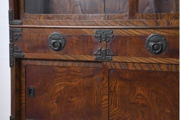 中古　美品　伝統民芸　岩谷堂箪笥　重厚感あふれる佇まいに美しい木目が印象的な茶棚(茶箪笥、収納棚、食器棚、引き出し、バラ売り可能)(R-083212)
