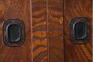 中古　美品　伝統民芸　岩谷堂箪笥　重厚感あふれる佇まいに美しい木目が印象的な茶棚(茶箪笥、収納棚、食器棚、引き出し、バラ売り可能)(R-083212)