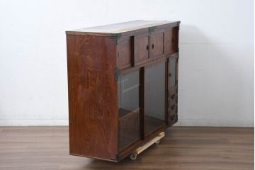 中古　美品　伝統民芸　岩谷堂箪笥　脚(台輪)付きリメイク　重厚感あふれる佇まいに美しい木目が印象的な収納棚(茶棚、飾り棚、サイドボード)(R-083213)