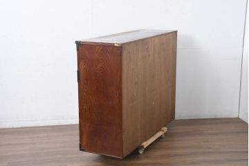 中古　美品　伝統民芸　岩谷堂箪笥　脚(台輪)付きリメイク　重厚感あふれる佇まいに美しい木目が印象的な収納棚(茶棚、飾り棚、サイドボード)(R-083213)