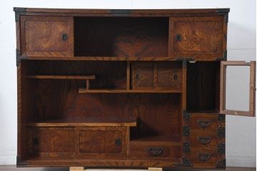 中古　美品　伝統民芸　岩谷堂箪笥　脚(台輪)付きリメイク　重厚感あふれる佇まいに美しい木目が印象的な収納棚(茶棚、飾り棚、サイドボード)(R-083213)