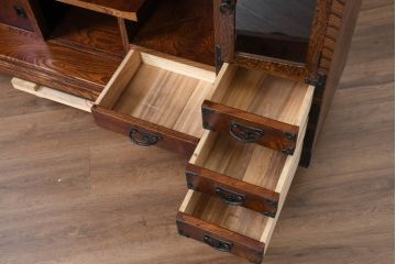 中古　美品　伝統民芸　岩谷堂箪笥　脚(台輪)付きリメイク　重厚感あふれる佇まいに美しい木目が印象的な収納棚(茶棚、飾り棚、サイドボード)(R-083213)