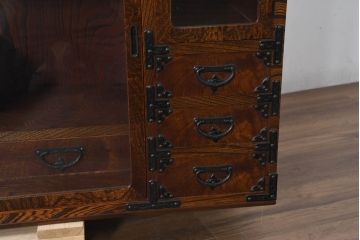 中古　美品　伝統民芸　岩谷堂箪笥　脚(台輪)付きリメイク　重厚感あふれる佇まいに美しい木目が印象的な収納棚(茶棚、飾り棚、サイドボード)(R-083213)