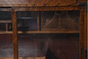 中古　美品　伝統民芸　岩谷堂箪笥　脚(台輪)付きリメイク　重厚感あふれる佇まいに美しい木目が印象的な収納棚(茶棚、飾り棚、サイドボード)(R-083213)