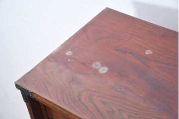 中古　美品　伝統民芸　岩谷堂箪笥　脚(台輪)付きリメイク　重厚感あふれる佇まいに美しい木目が印象的な収納棚(茶棚、飾り棚、サイドボード)(R-083213)