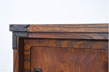 中古　美品　伝統民芸　岩谷堂箪笥　脚(台輪)付きリメイク　重厚感あふれる佇まいに美しい木目が印象的な収納棚(茶棚、飾り棚、サイドボード)(R-083213)