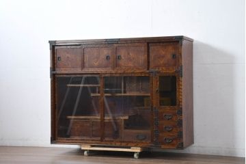 中古　美品　伝統民芸　岩谷堂箪笥　脚(台輪)付きリメイク　重厚感あふれる佇まいに美しい木目が印象的な収納棚(茶棚、飾り棚、サイドボード)(R-083213)
