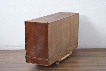 中古　美品　伝統民芸　岩谷堂箪笥　天板リメイク　重厚感あふれる佇まいに美しい木目が印象的なサイドボード(収納棚、ローチェスト、引き出し、ローボード、リビングボード台)(R-083214)