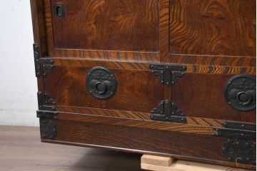 中古　美品　伝統民芸　岩谷堂箪笥　天板リメイク　重厚感あふれる佇まいに美しい木目が印象的なサイドボード(収納棚、ローチェスト、引き出し、ローボード、リビングボード台)(R-083214)