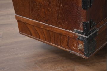中古　美品　伝統民芸　岩谷堂箪笥　天板リメイク　重厚感あふれる佇まいに美しい木目が印象的なサイドボード(収納棚、ローチェスト、引き出し、ローボード、リビングボード台)(R-083214)