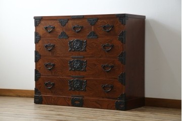 中古　岩谷堂箪笥　「菊幸」　存在感のある金具が目を惹く整理箪笥　(R-083215)