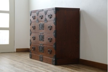 中古　岩谷堂箪笥　「菊幸」　存在感のある金具が目を惹く整理箪笥　(R-083215)