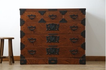 中古　岩谷堂箪笥　「菊幸」　存在感のある金具が目を惹く整理箪笥　(R-083215)