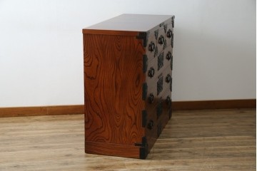 中古　岩谷堂箪笥　「菊幸」　存在感のある金具が目を惹く整理箪笥　(R-083215)