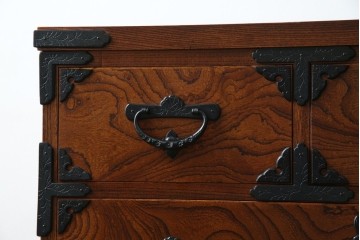 中古　岩谷堂箪笥　「菊幸」　存在感のある金具が目を惹く整理箪笥　(R-083215)