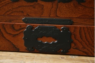 中古　岩谷堂箪笥　「菊幸」　存在感のある金具が目を惹く整理箪笥　(R-083215)