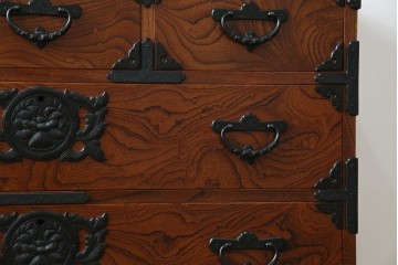 中古　岩谷堂箪笥　「菊幸」　存在感のある金具が目を惹く整理箪笥　(R-083215)