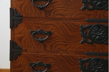 中古　岩谷堂箪笥　「菊幸」　存在感のある金具が目を惹く整理箪笥　(R-083215)