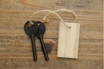 中古　岩谷堂箪笥　「菊幸」　存在感のある金具が目を惹く整理箪笥　(R-083215)