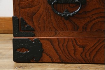 中古　岩谷堂箪笥　「菊幸」　存在感のある金具が目を惹く整理箪笥　(R-083215)