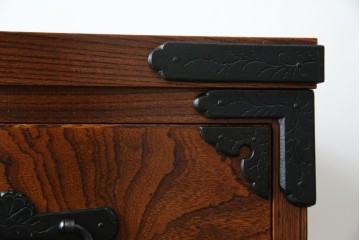 中古　岩谷堂箪笥　「菊幸」　存在感のある金具が目を惹く整理箪笥　(R-083215)