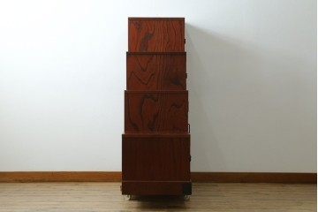 中古　美品!!　希少な廃番品!!　飛鳥欅箪笥　欅(ケヤキ)材　彫刻入りの金具が素敵な階段箪笥　(R-083216)