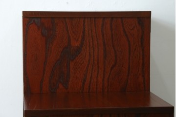 中古　美品!!　希少な廃番品!!　飛鳥欅箪笥　欅(ケヤキ)材　彫刻入りの金具が素敵な階段箪笥　(R-083216)
