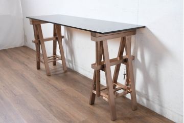 中古　超美品　展示品　希少モデル　+CASA(プラスカーサ)　MAISON DE FAMILLE(メゾン・ドゥ・ファミーユ)取り扱い　マルク・ベルチェ風デザイン　洗練されたブラウンガラストップとメタル架構脚がエレガントさを引き立てる作業台風コンソールテーブル(サイドテーブル、アトリエテーブル、机、飾り台、店舗什器)(R-083218)