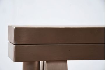 中古　超美品　展示品　希少モデル　+CASA(プラスカーサ)　MAISON DE FAMILLE(メゾン・ドゥ・ファミーユ)取り扱い　マルク・ベルチェ風デザイン　洗練されたブラウンガラストップとメタル架構脚がエレガントさを引き立てる作業台風コンソールテーブル(サイドテーブル、アトリエテーブル、机、飾り台、店舗什器)(R-083218)