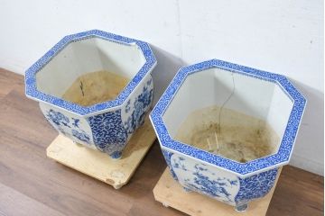 和製アンティーク　希少な特大サイズ　イタミ有り　店舗のディスプレイにおすすめ!!染付けの大きな陶器製植木鉢2個セット(鉢カバー、プランター、店舗什器)(R-083219)