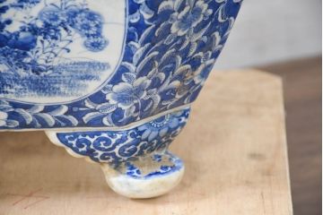 和製アンティーク　希少な特大サイズ　イタミ有り　店舗のディスプレイにおすすめ!!染付けの大きな陶器製植木鉢2個セット(鉢カバー、プランター、店舗什器)(R-083219)