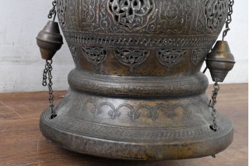 ビンテージ照明　真鍮製(ブラス)　精巧な透かし彫り　重厚なフォルムと存在感が目を惹く美しい大振りのランプ(しんちゅう、電気照明、吊り下げランプ、天井照明、ヴィンテージ)(R-083220)