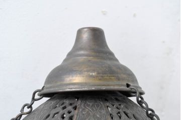 ビンテージ照明　真鍮製(ブラス)　精巧な透かし彫り　重厚なフォルムと存在感が目を惹く美しい大振りのランプ(しんちゅう、電気照明、吊り下げランプ、天井照明、ヴィンテージ)(R-083220)