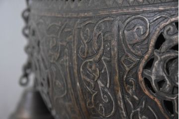 ビンテージ照明　真鍮製(ブラス)　精巧な透かし彫り　重厚なフォルムと存在感が目を惹く美しい大振りのランプ(しんちゅう、電気照明、吊り下げランプ、天井照明、ヴィンテージ)(R-083220)