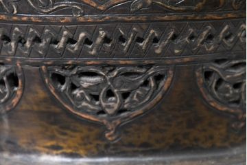 ビンテージ照明　真鍮製(ブラス)　精巧な透かし彫り　重厚なフォルムと存在感が目を惹く美しい大振りのランプ(しんちゅう、電気照明、吊り下げランプ、天井照明、ヴィンテージ)(R-083220)