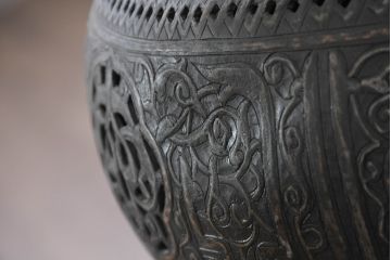 ビンテージ照明　真鍮製(ブラス)　精巧な透かし彫り　重厚なフォルムと存在感が目を惹く美しい大振りのランプ(しんちゅう、電気照明、吊り下げランプ、天井照明、ヴィンテージ)(R-083220)