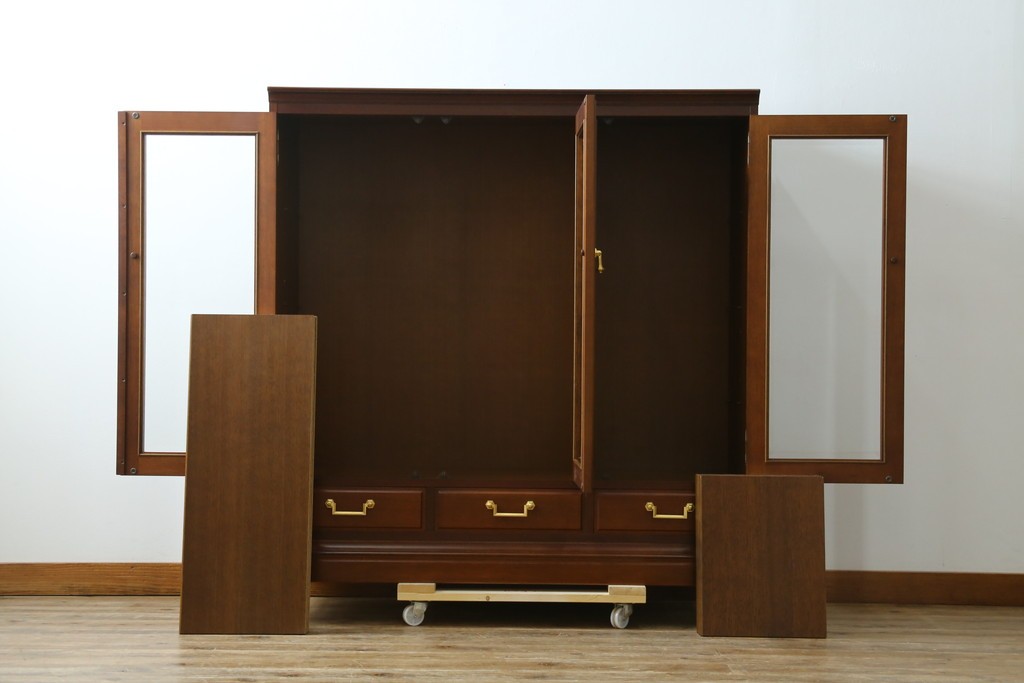 中古　美品　maruni(マルニ木工)　地中海ロイヤルシリーズ(ROYAL)　ガラス扉からお気に入りを優雅に魅せるサイドキャビネット　(R-083221)