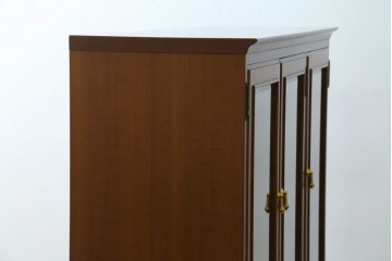 中古　美品　maruni(マルニ木工)　地中海ロイヤルシリーズ(ROYAL)　ガラス扉からお気に入りを優雅に魅せるサイドキャビネット　(R-083221)