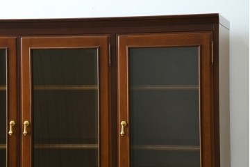 中古　美品　maruni(マルニ木工)　地中海ロイヤルシリーズ(ROYAL)　ガラス扉からお気に入りを優雅に魅せるサイドキャビネット　(R-083221)